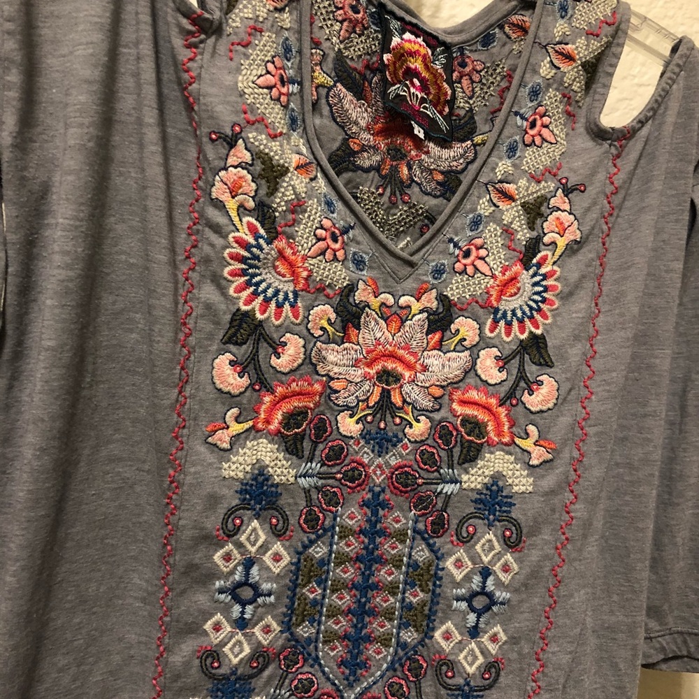 JOHNNY WAS Ninda Cold Shoulder Embroidered Tunic - Picture 6 of 8